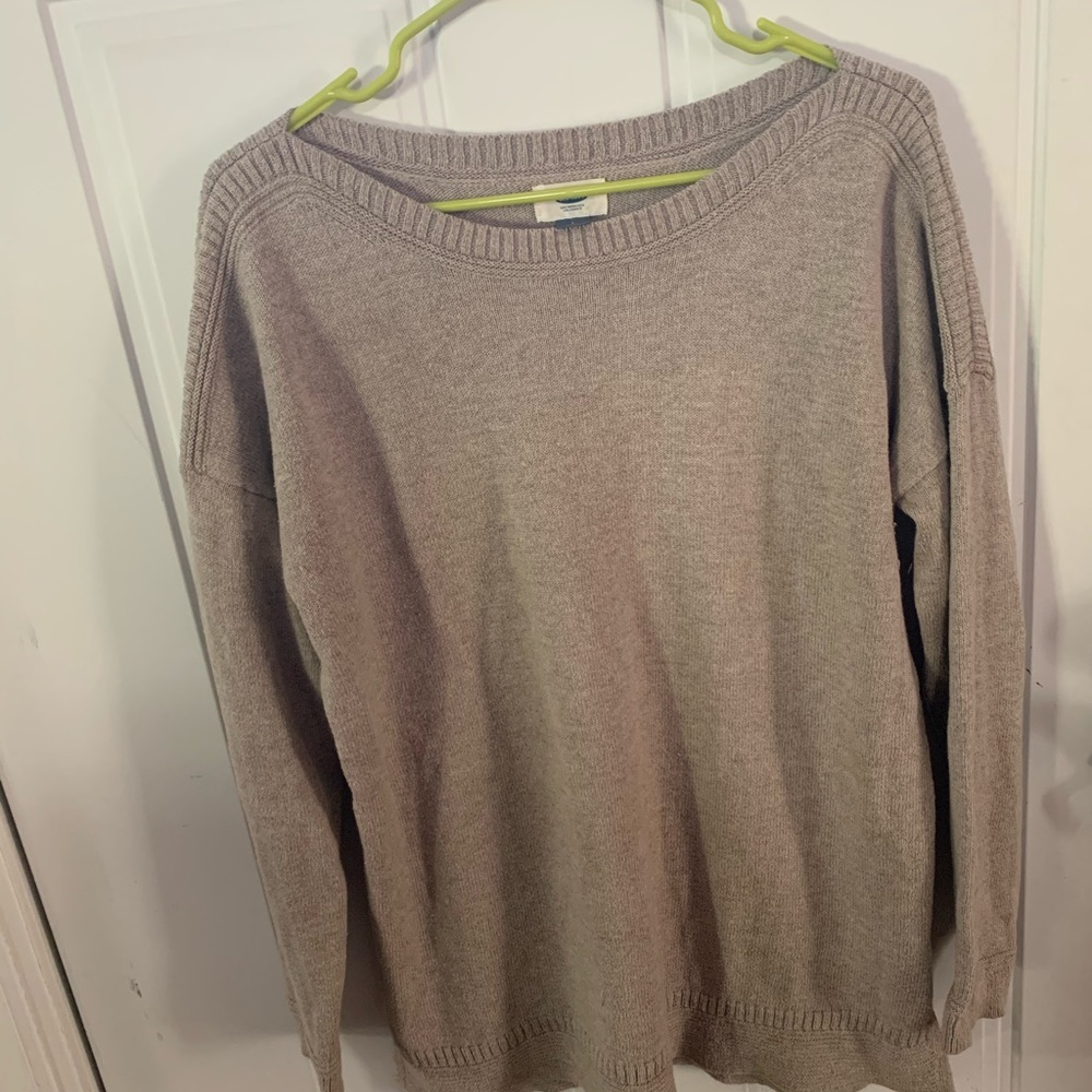 Pullover sweater